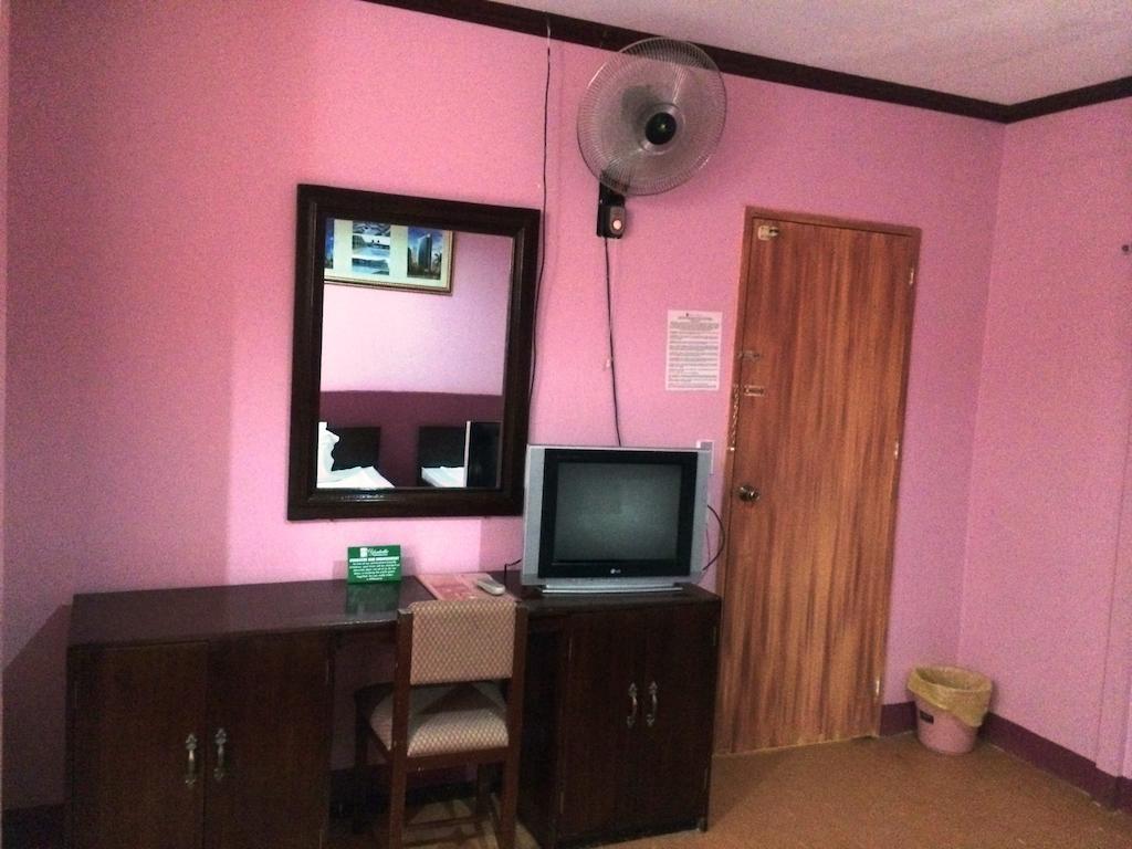 Ysabelle Mansion Bed and Breakfast Puerto Princesa Buitenkant foto