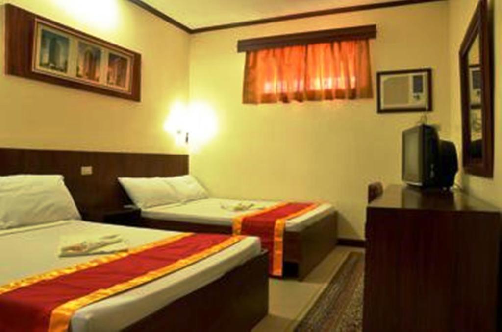 Ysabelle Mansion Bed and Breakfast Puerto Princesa Kamer foto