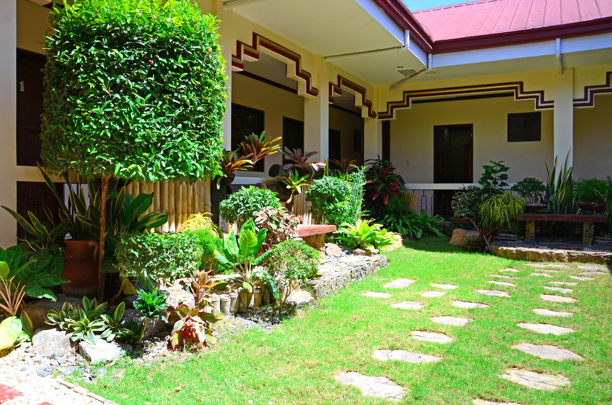 Ysabelle Mansion Bed and Breakfast Puerto Princesa Buitenkant foto